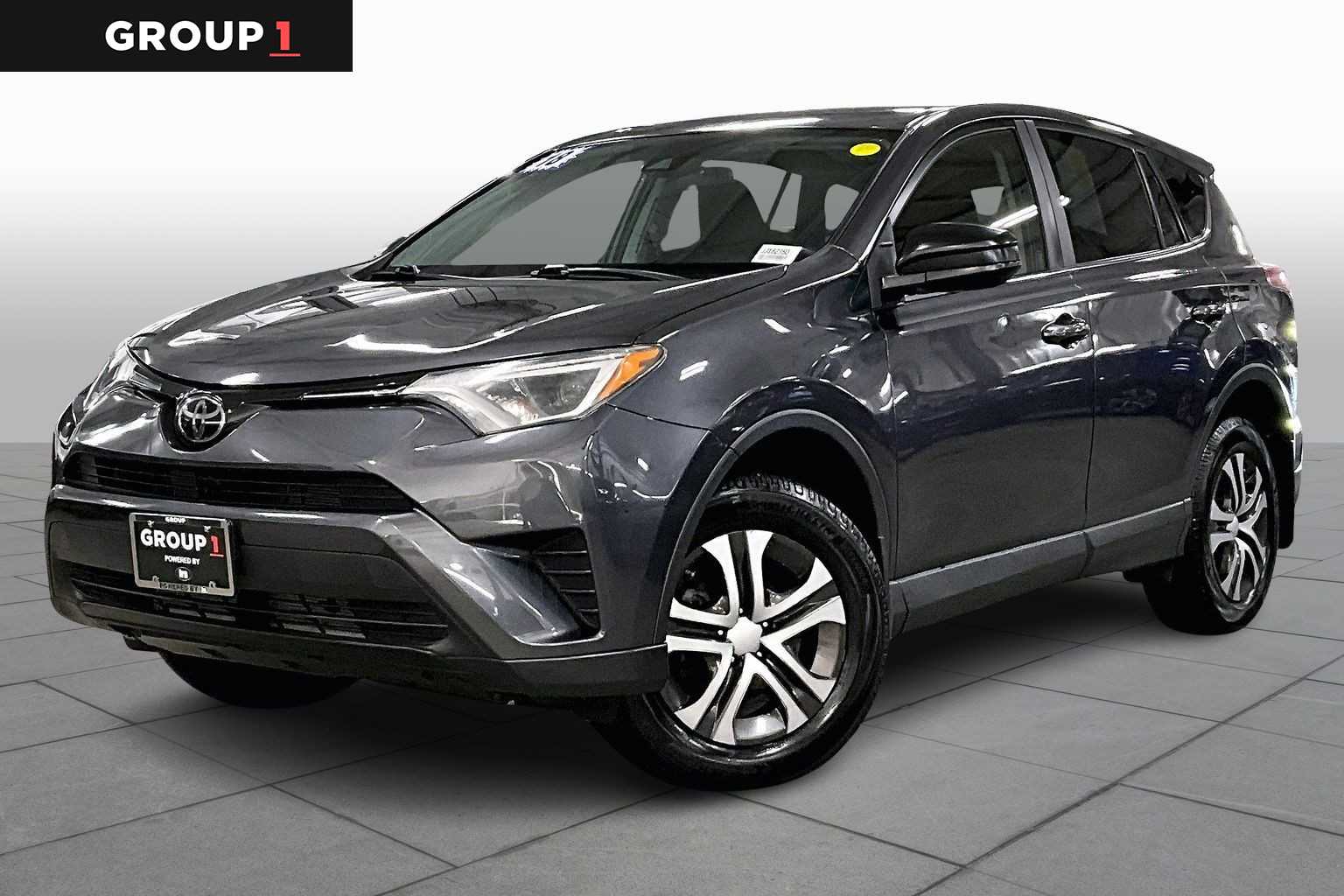 2018 Toyota RAV4 LE's photo