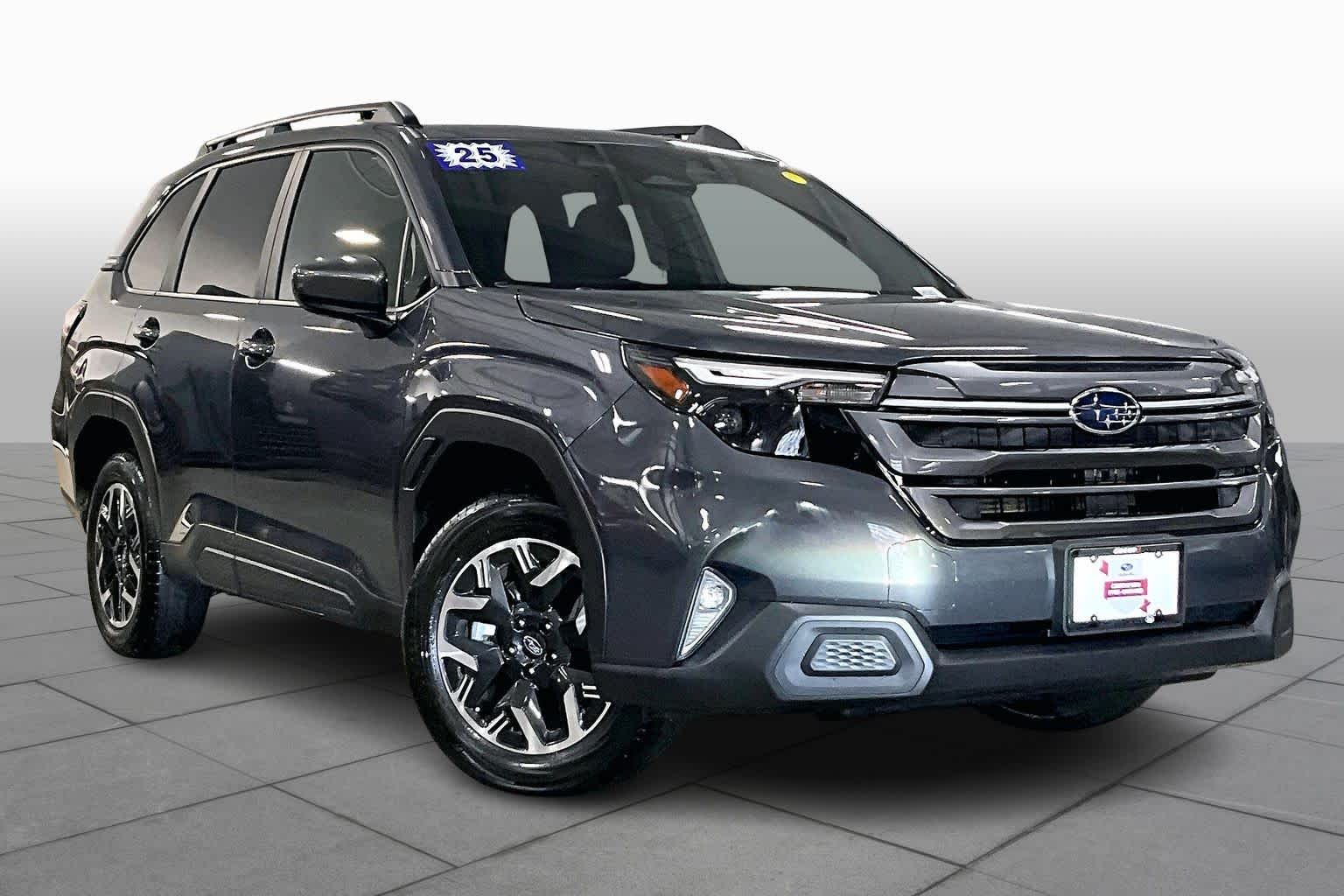 2025 Subaru Forester Premium photo 2