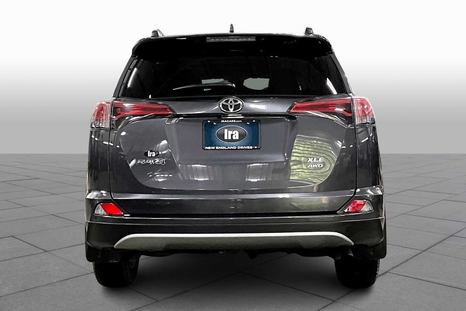 2017 Toyota RAV4 XLE photo 4