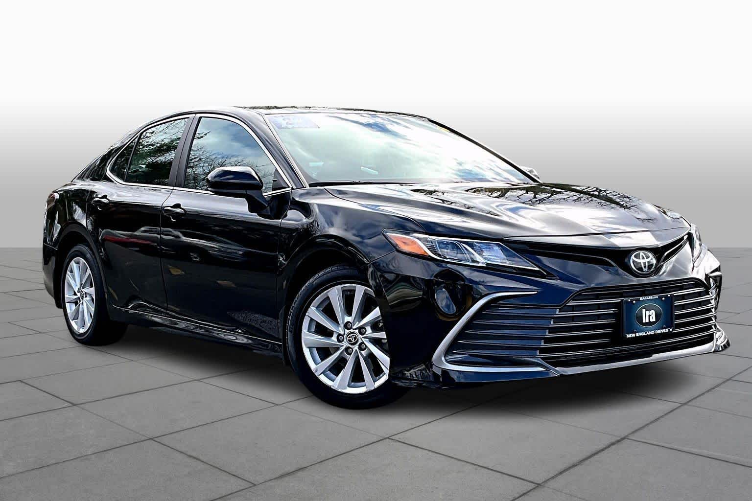 2022 Toyota Camry LE photo 2