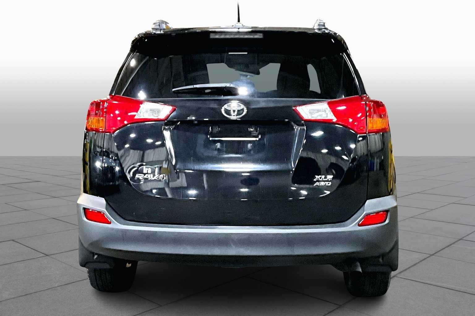 2013 Toyota RAV4 XLE photo 4