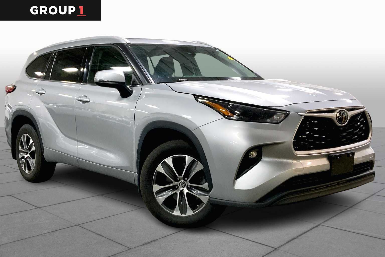 2022 Toyota Highlander XLE photo 2
