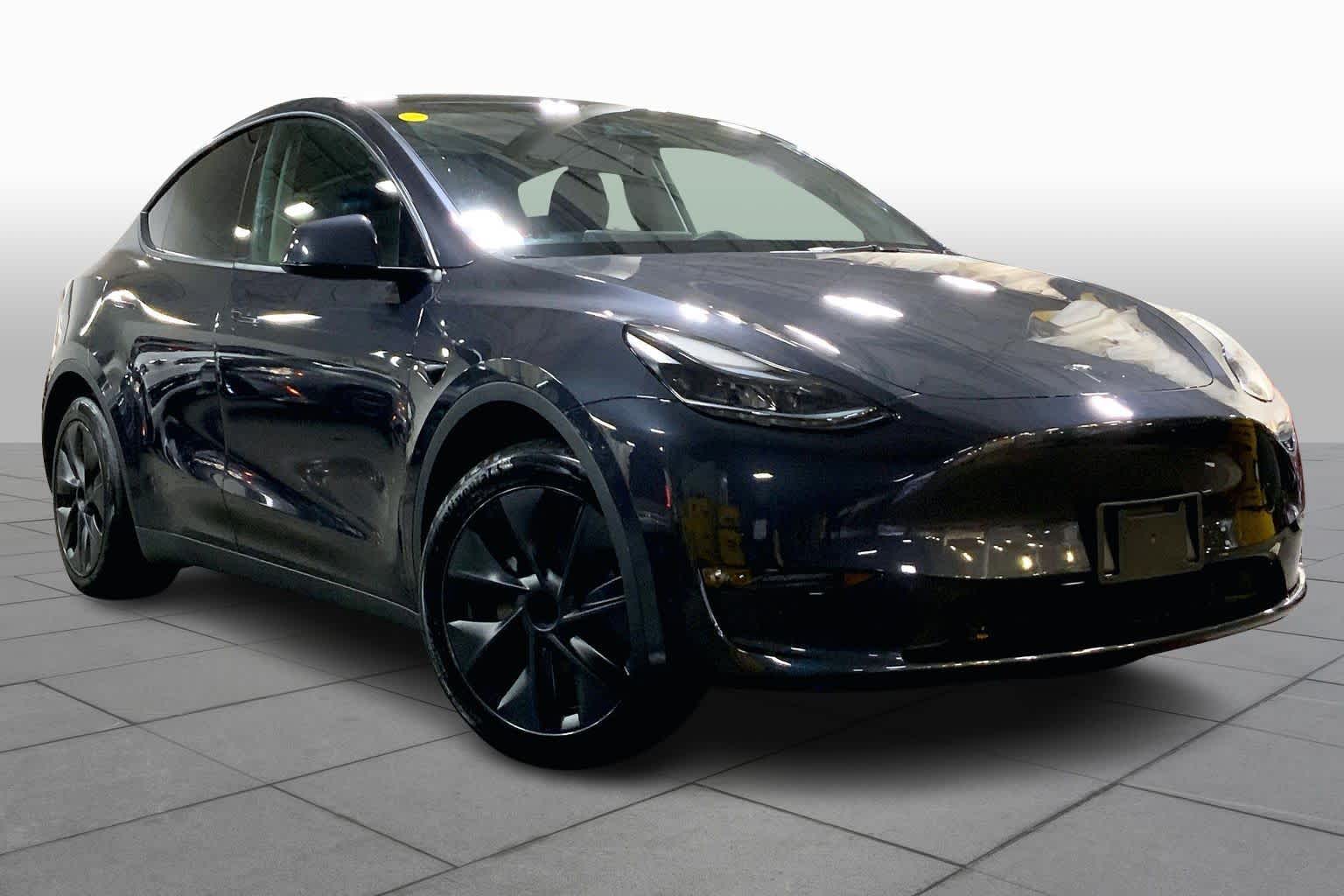 2025 Tesla Model Y Long Range photo 2
