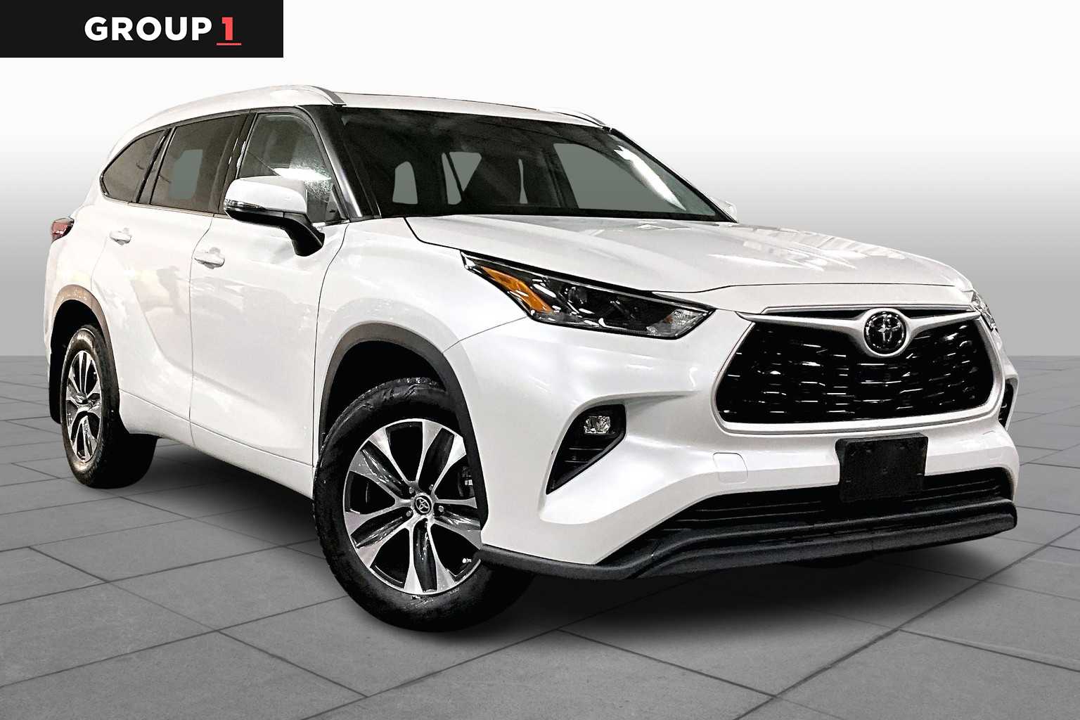 2022 Toyota Highlander XLE photo 2