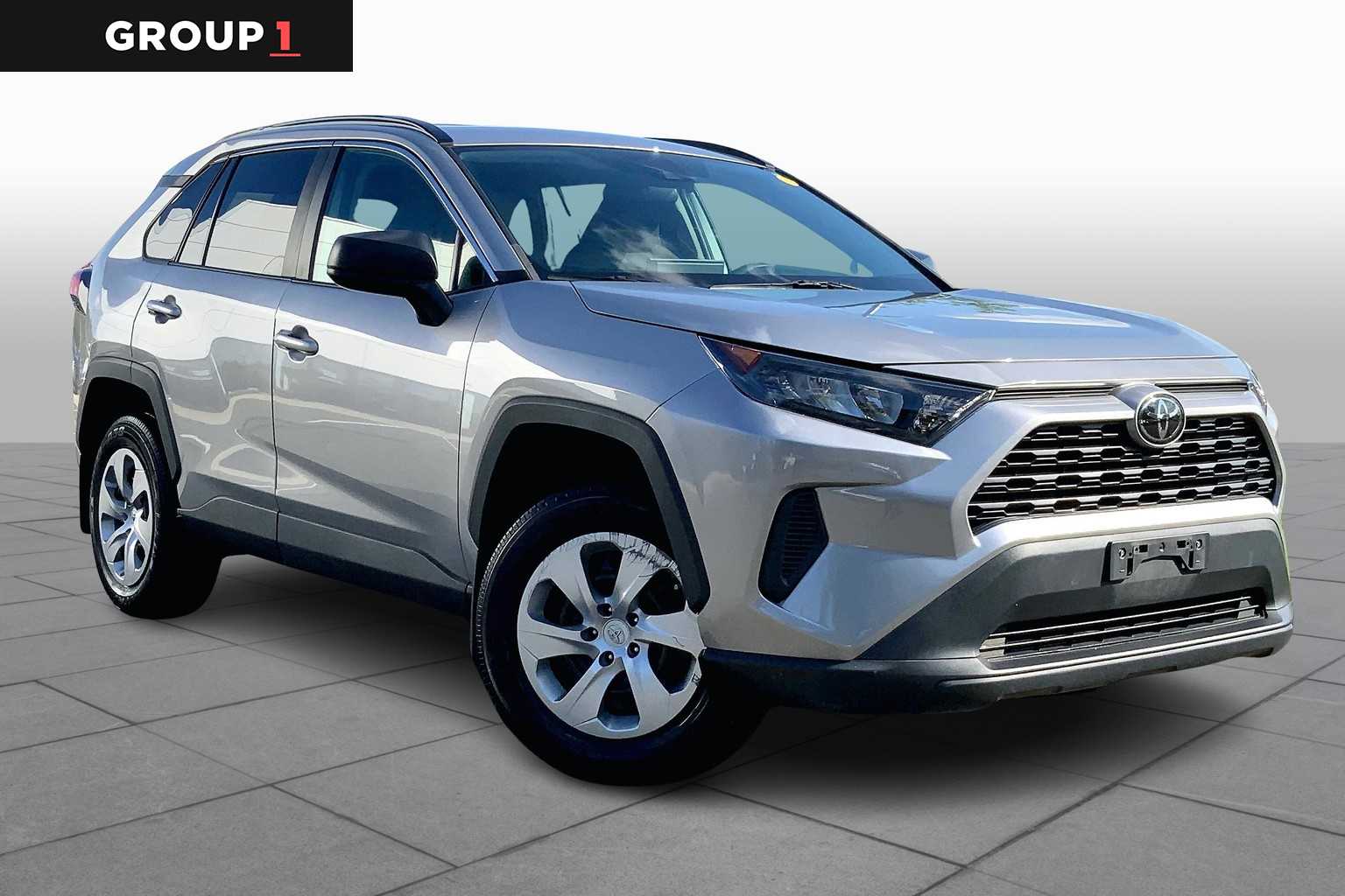 2020 Toyota RAV4 LE photo 2