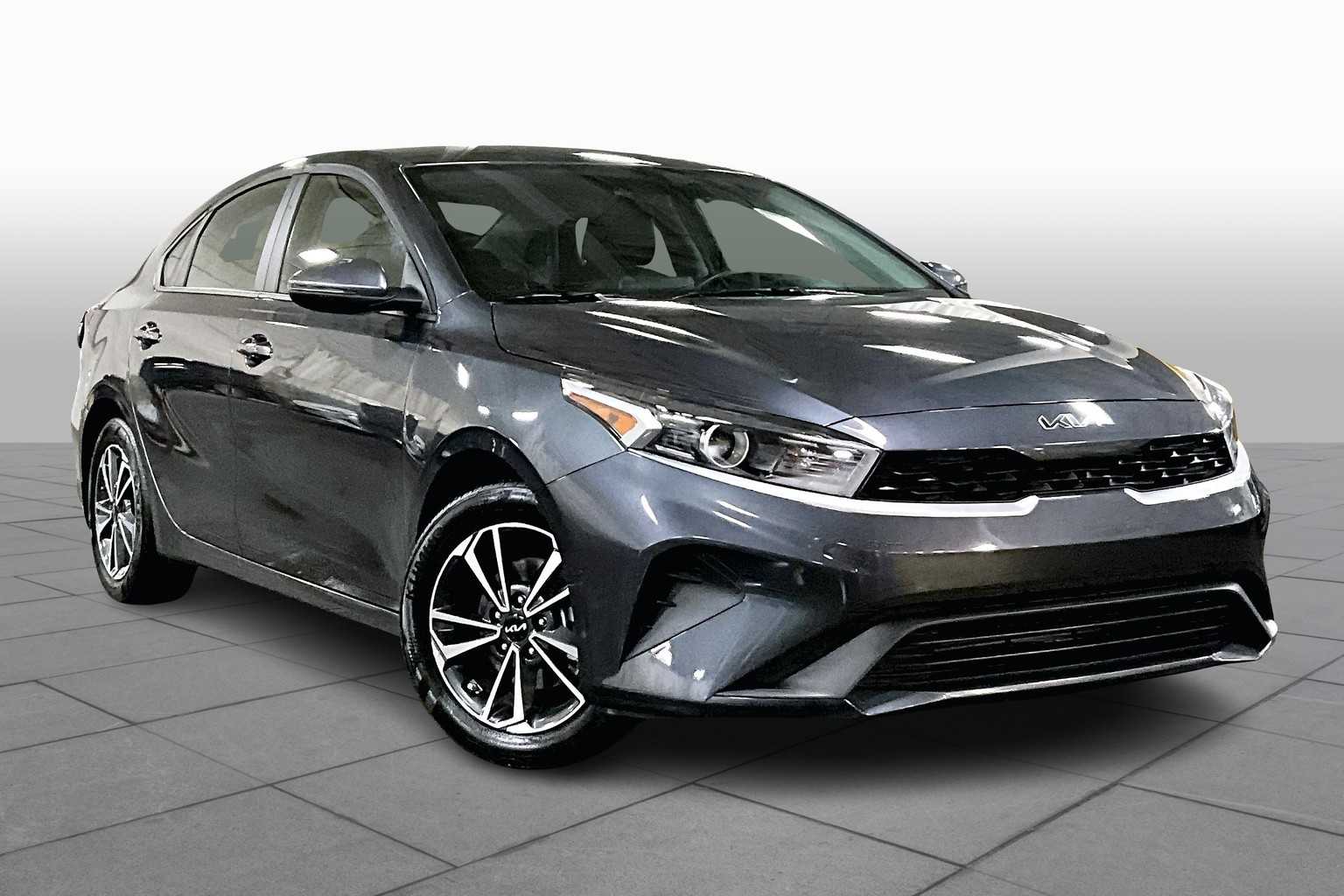 2024 Kia Forte LXS photo 2