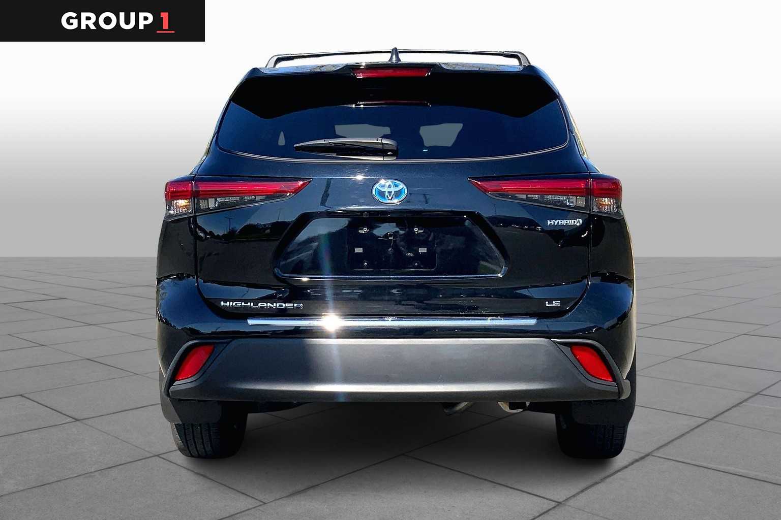 2023 Toyota Highlander Hybrid LE photo 3