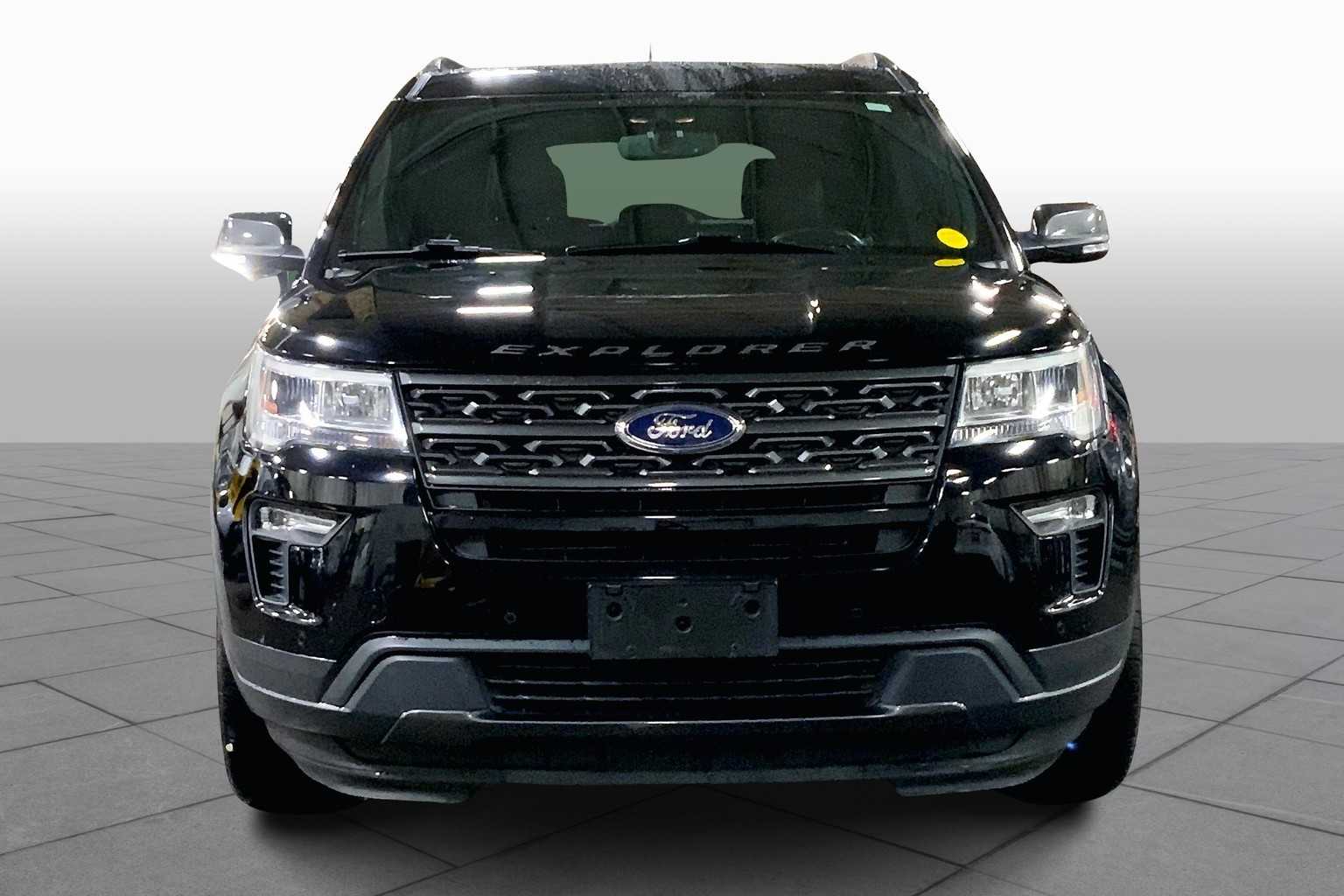 2018 Ford Explorer XLT photo 3