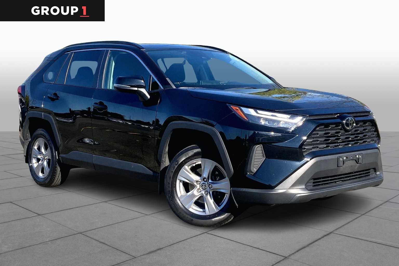 2022 Toyota RAV4 XLE photo 2