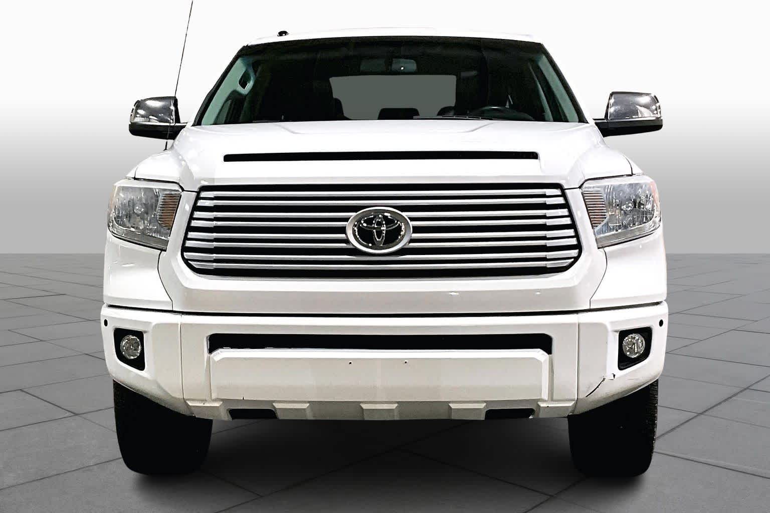 2017 Toyota Tundra Platinum CrewMax photo 3