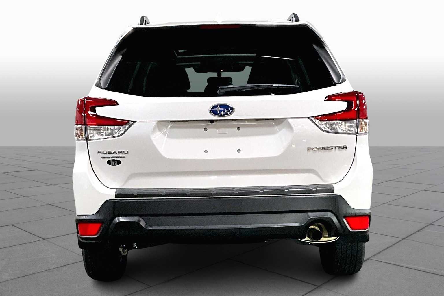2022 Subaru Forester Premium photo 4
