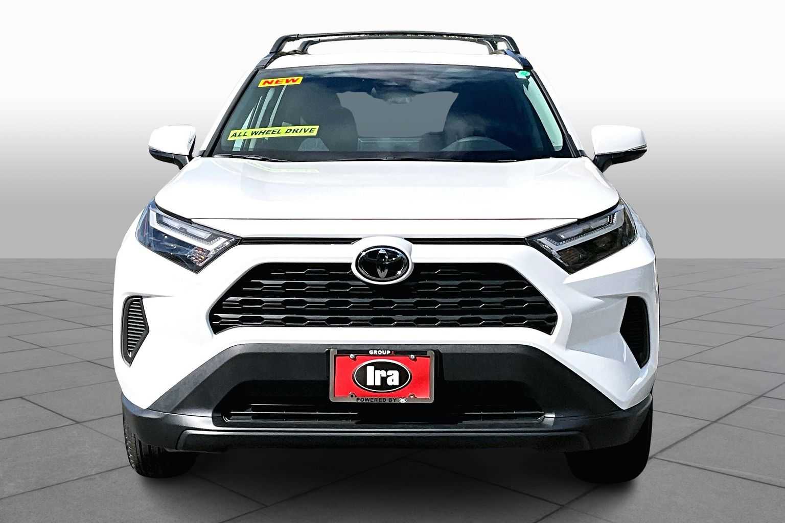 2025 Toyota RAV4 XLE photo 3