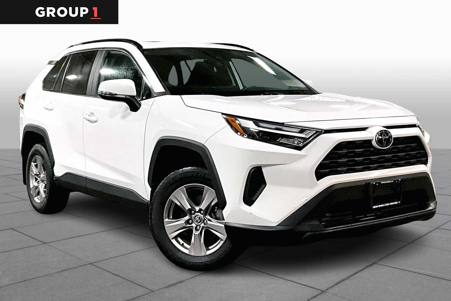 2022 Toyota RAV4 XLE photo 2