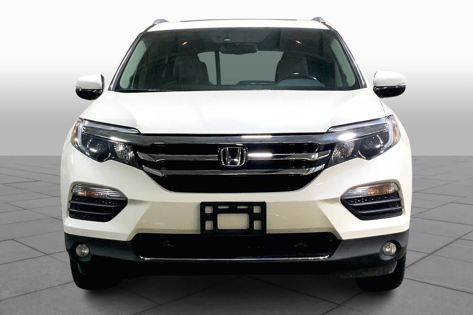 2018 Honda Pilot Elite photo 3