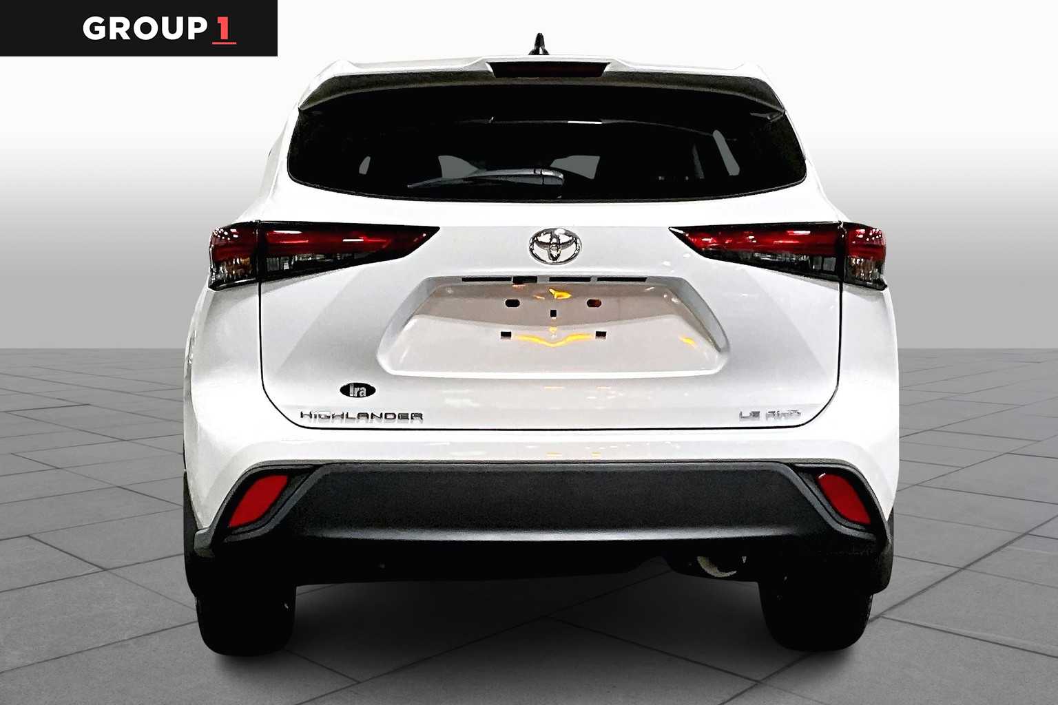 2022 Toyota Highlander LE photo 4