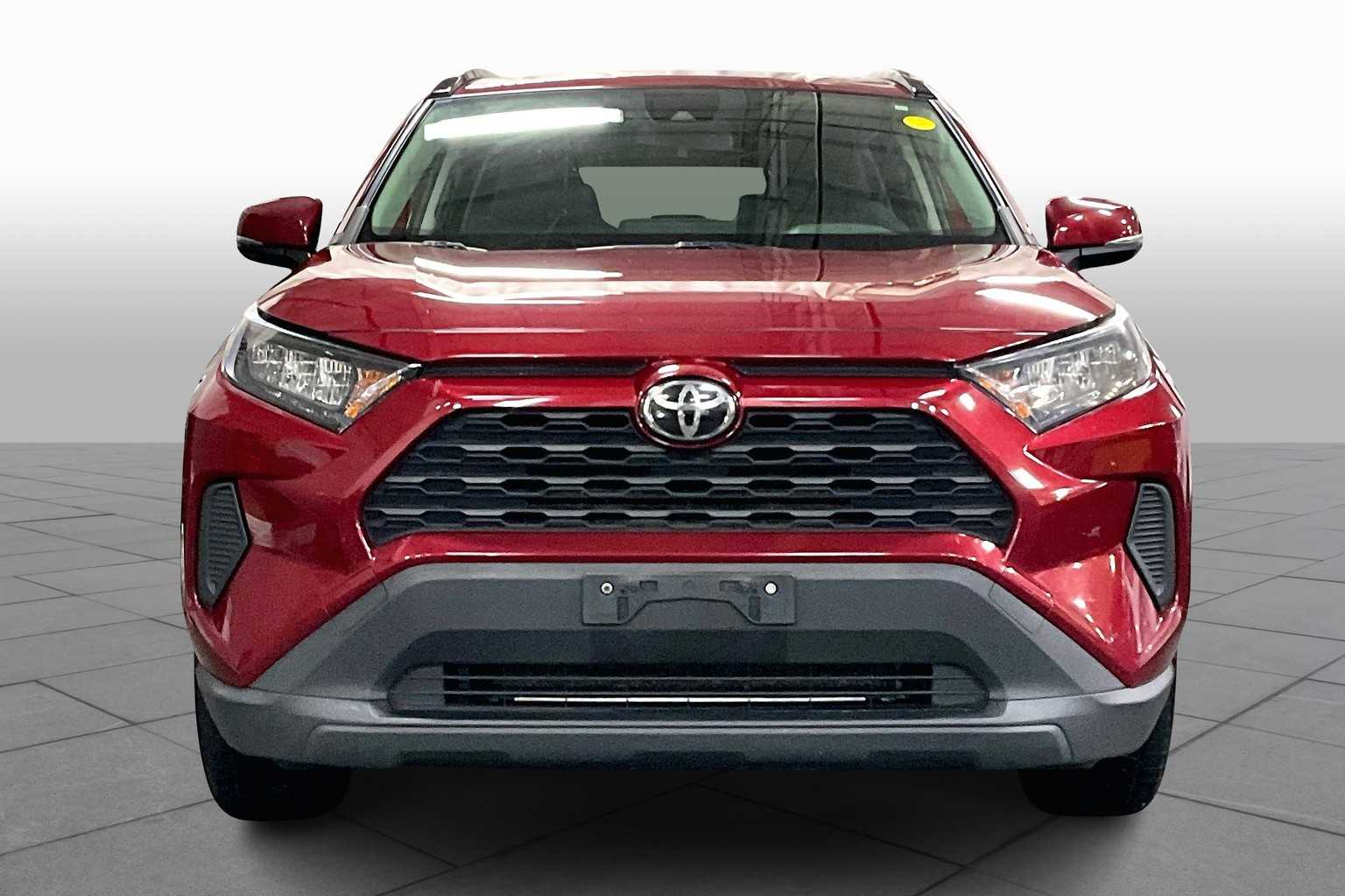 2019 Toyota RAV4 LE photo 3