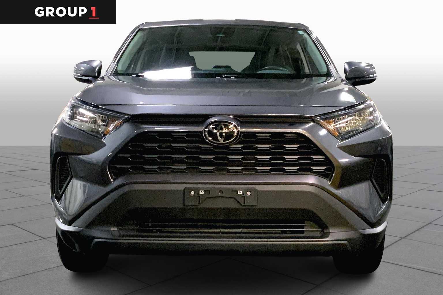 2022 Toyota RAV4 LE photo 3