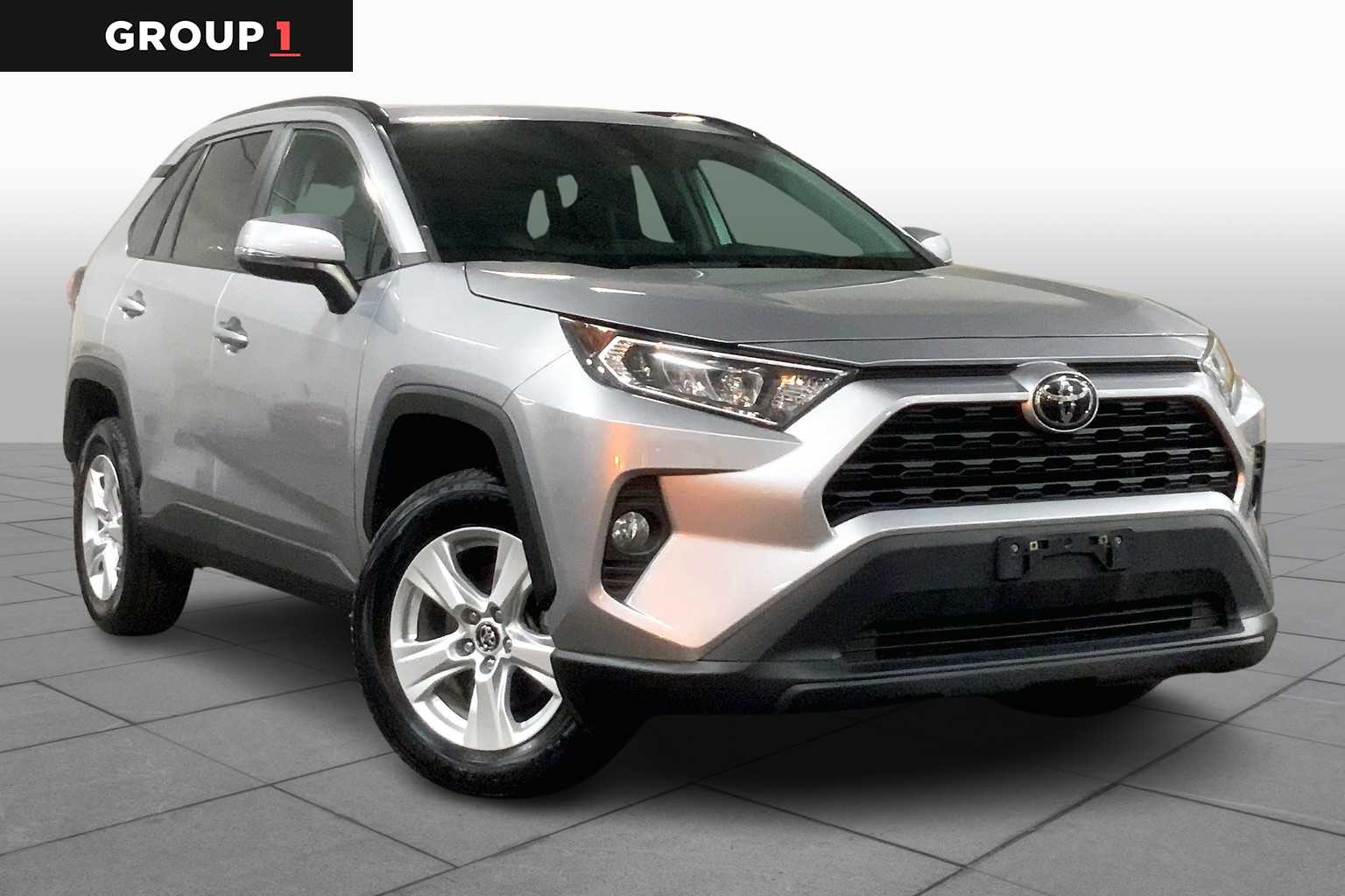 2021 Toyota RAV4 XLE photo 2