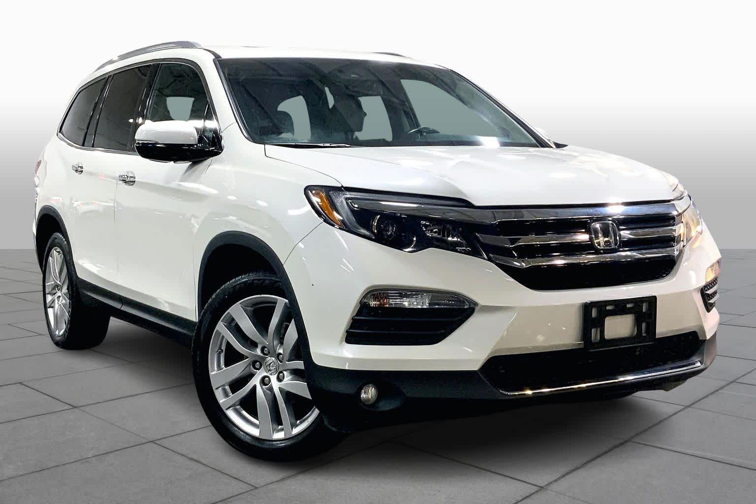 2018 Honda Pilot Elite photo 2