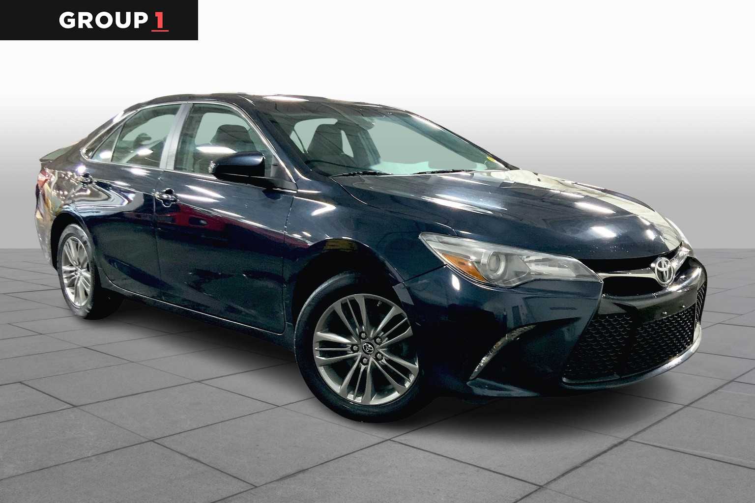 2017 Toyota Camry XLE XSE photo 2