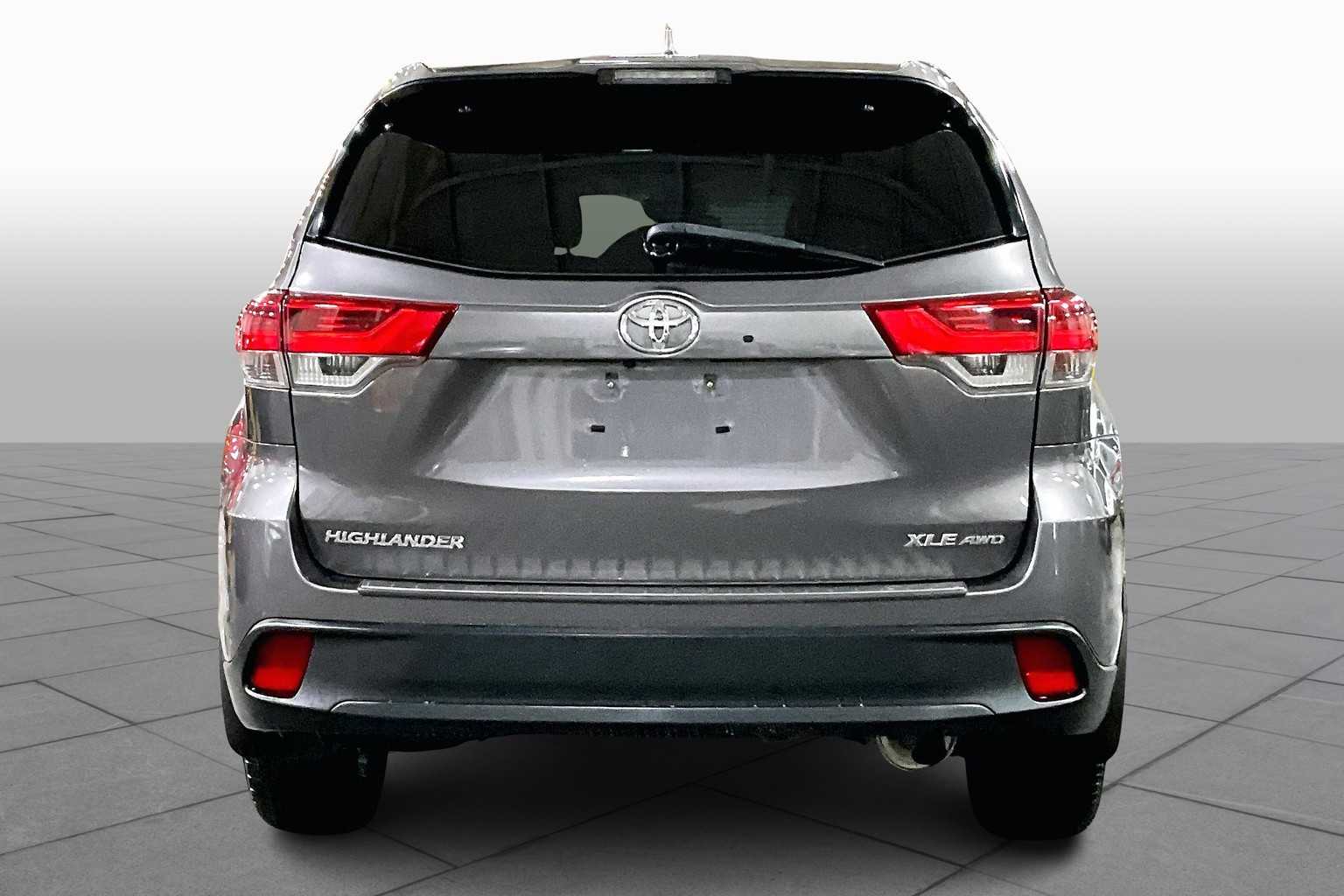 2019 Toyota Highlander XLE photo 3