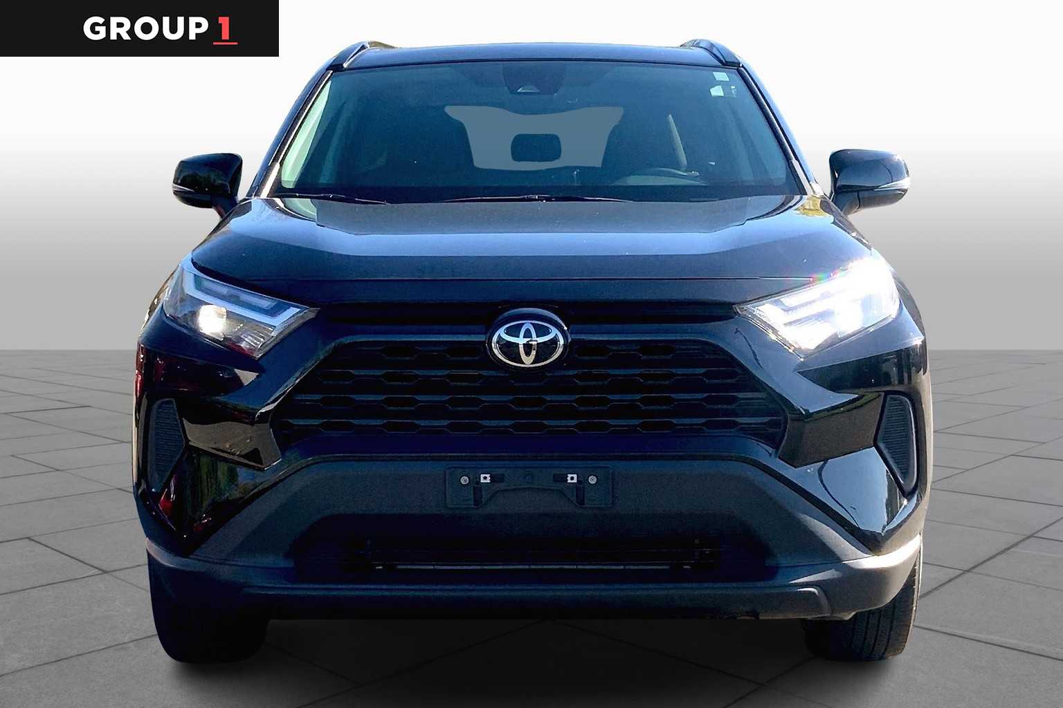 2022 Toyota RAV4 XLE photo 3