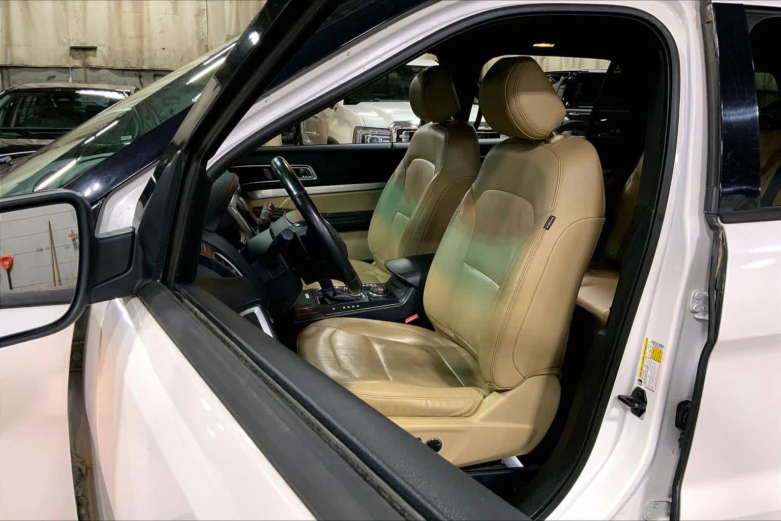 2016 Ford Explorer XLT photo 4