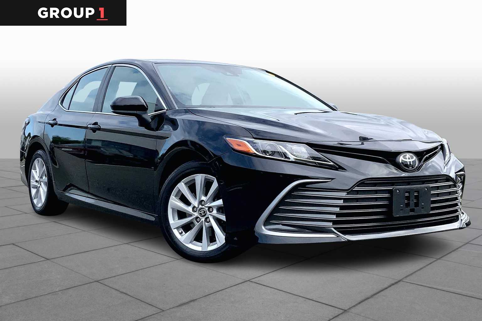 2022 Toyota Camry LE photo 2
