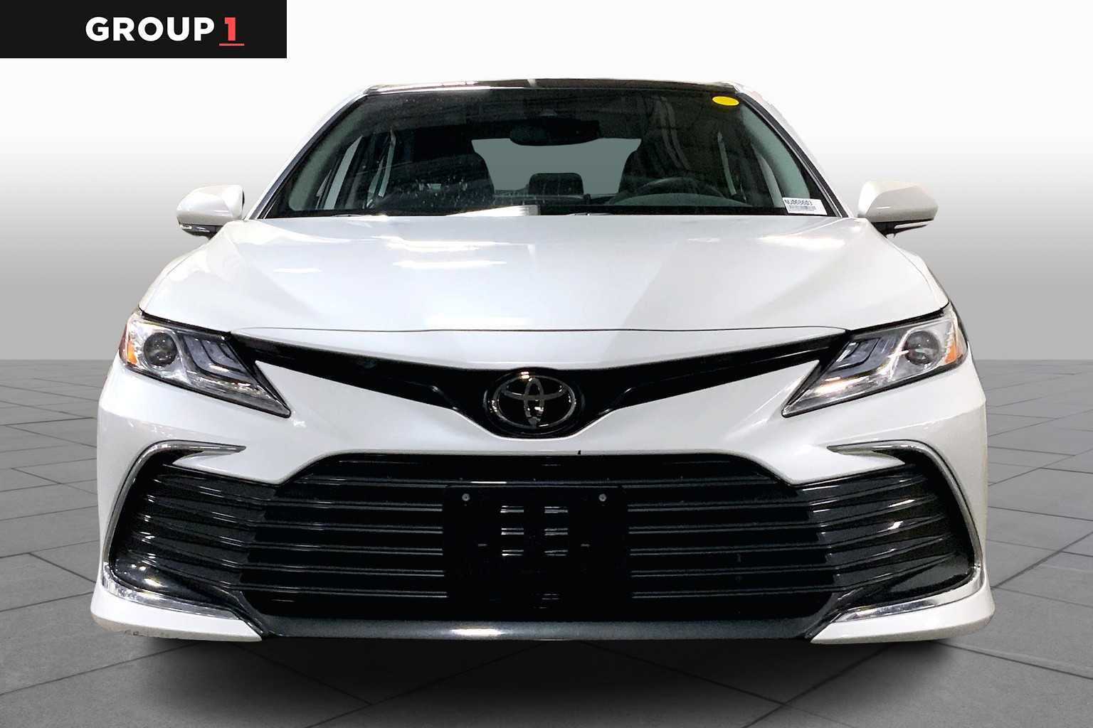 2022 Toyota Camry XLE photo 3