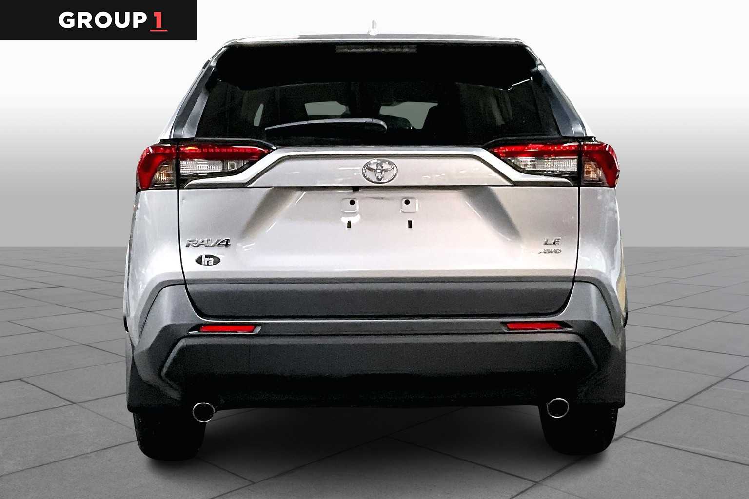 2022 Toyota RAV4 LE photo 4