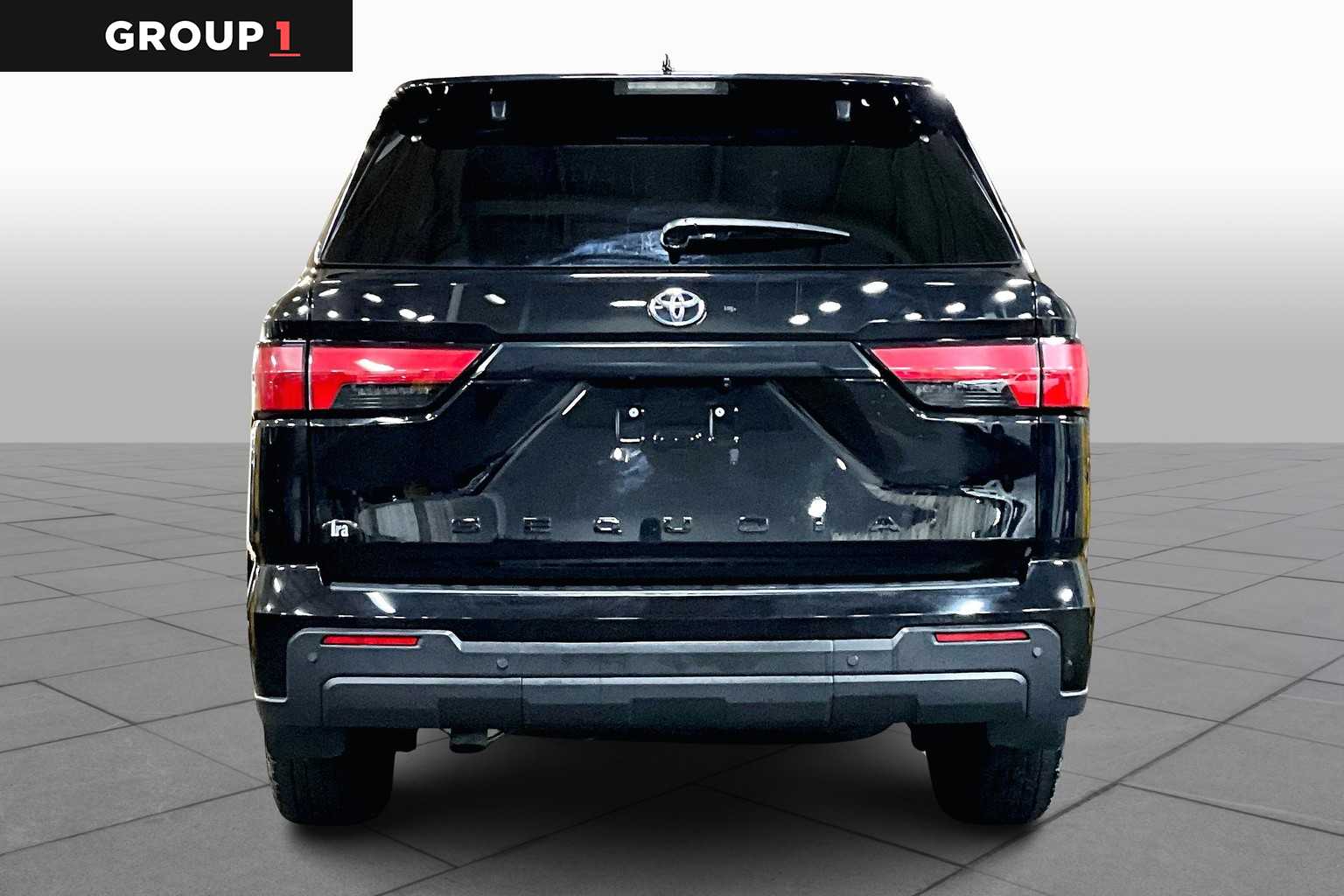 2023 Toyota Sequoia SR5 photo 4