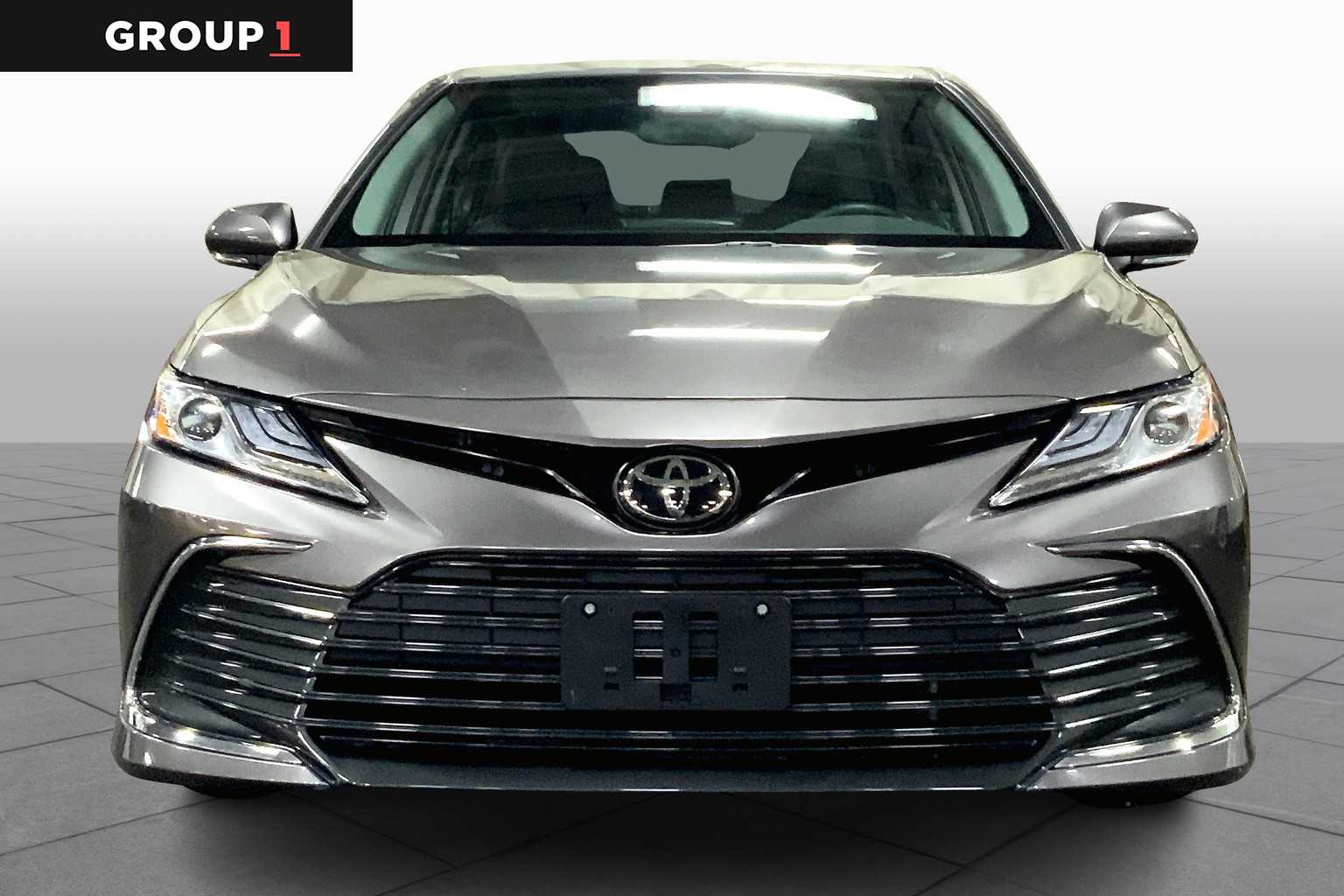 2022 Toyota Camry XLE photo 3