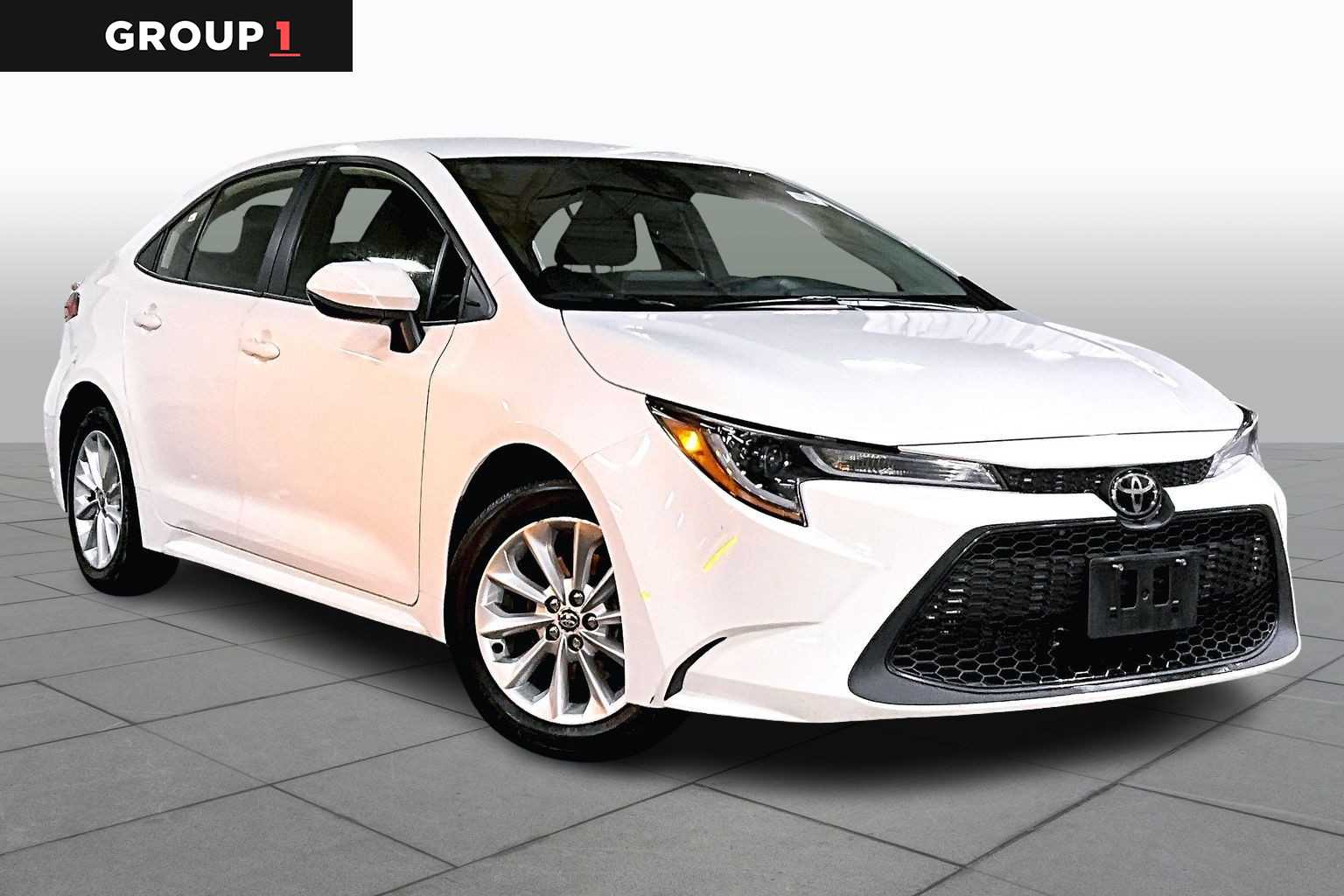 2022 Toyota Corolla LE photo 2