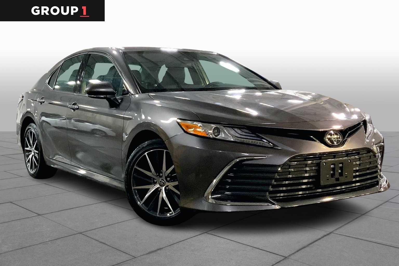 2022 Toyota Camry XLE photo 2