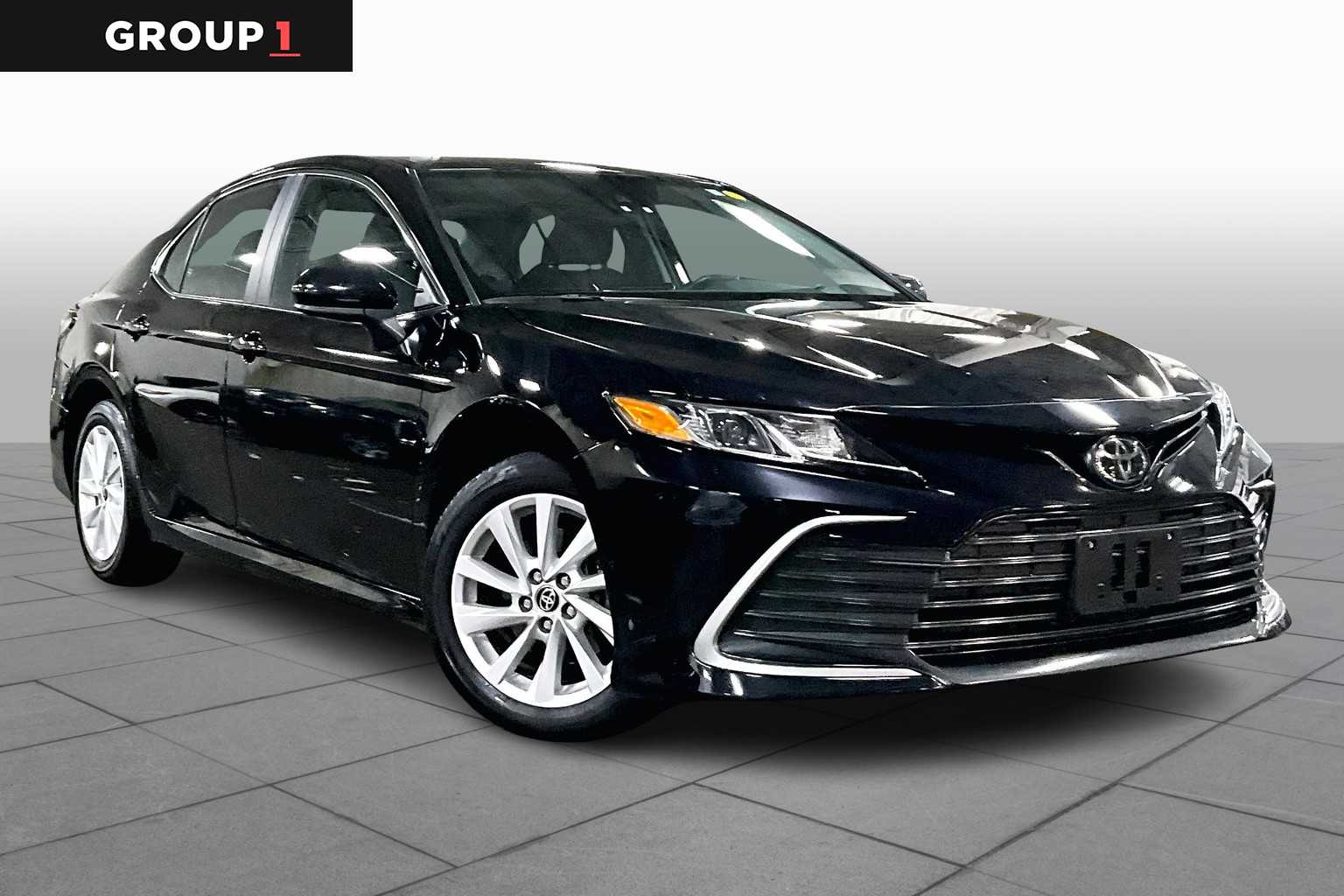 2022 Toyota Camry LE photo 2