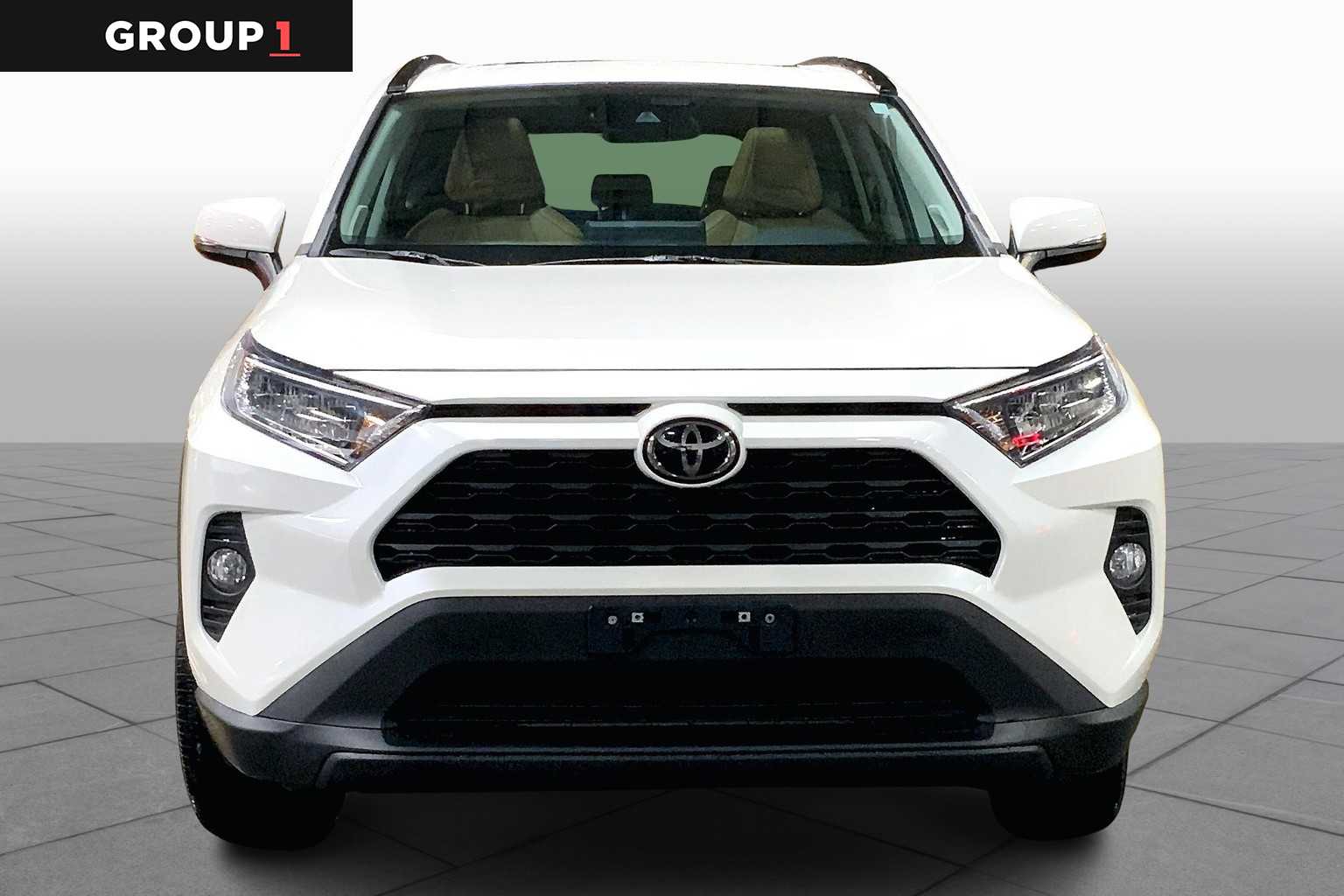2021 Toyota RAV4 XLE Premium photo 3