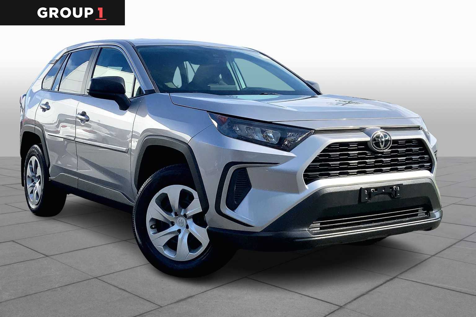 2022 Toyota RAV4 LE photo 2