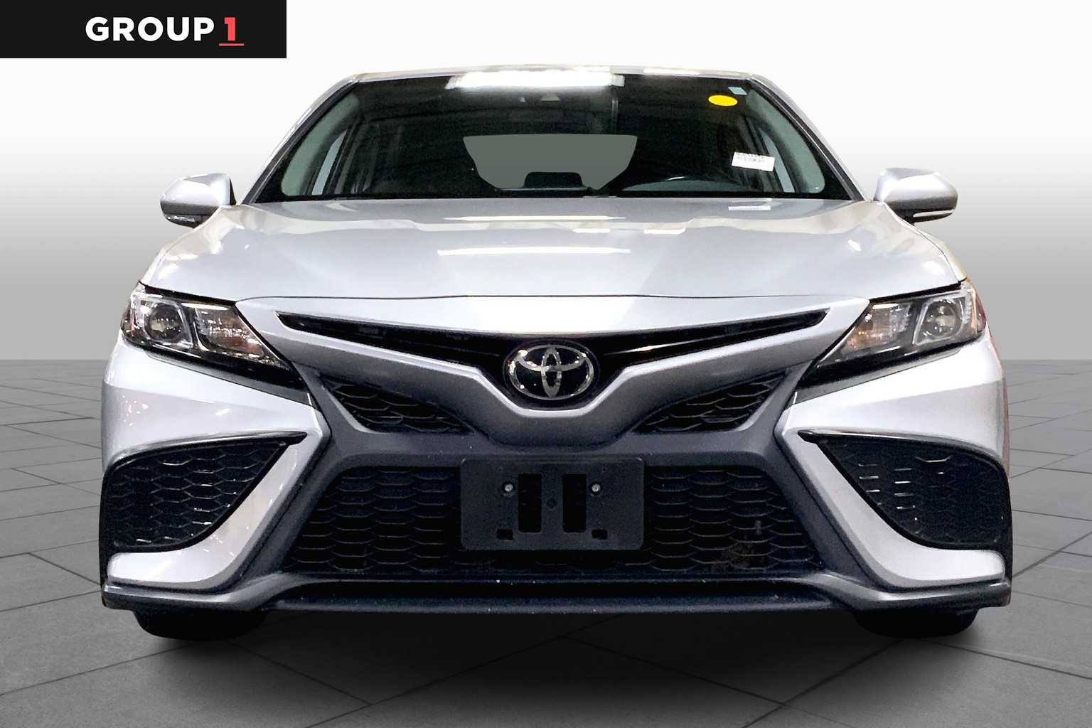 2022 Toyota Camry SE photo 3