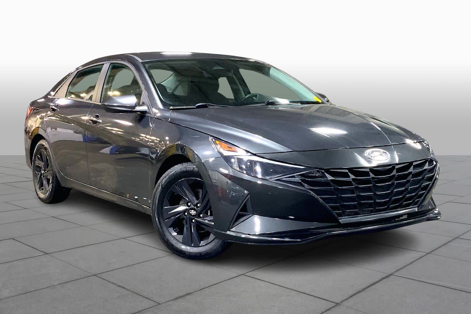 2021 Hyundai Elantra SEL photo 2