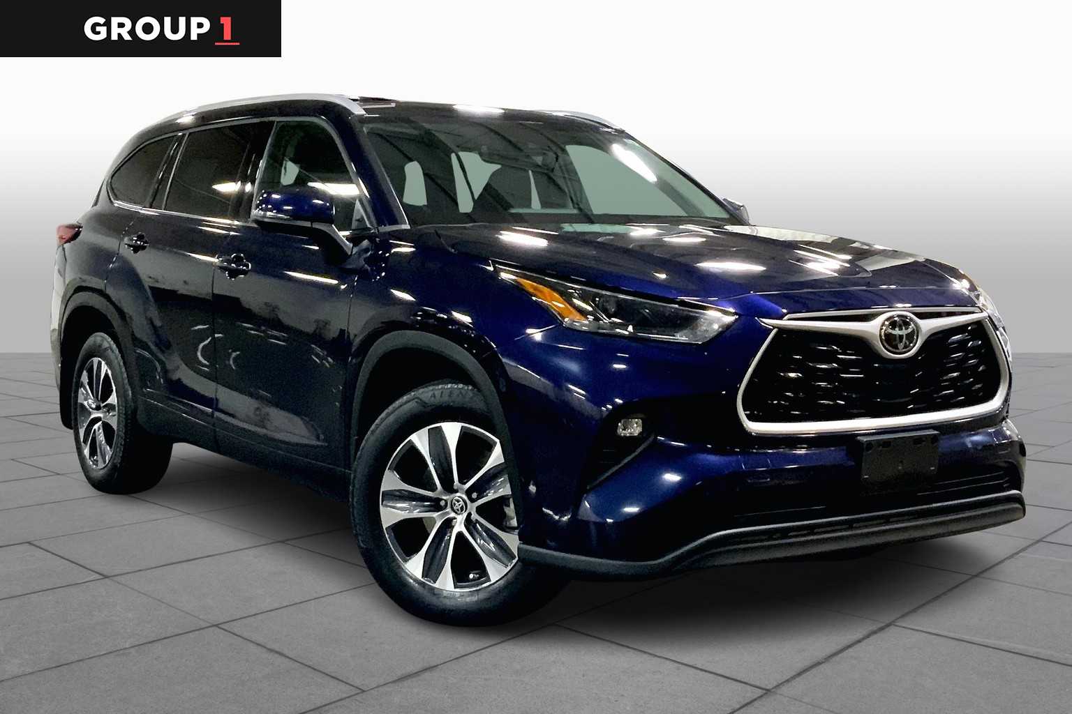 2022 Toyota Highlander XLE photo 2