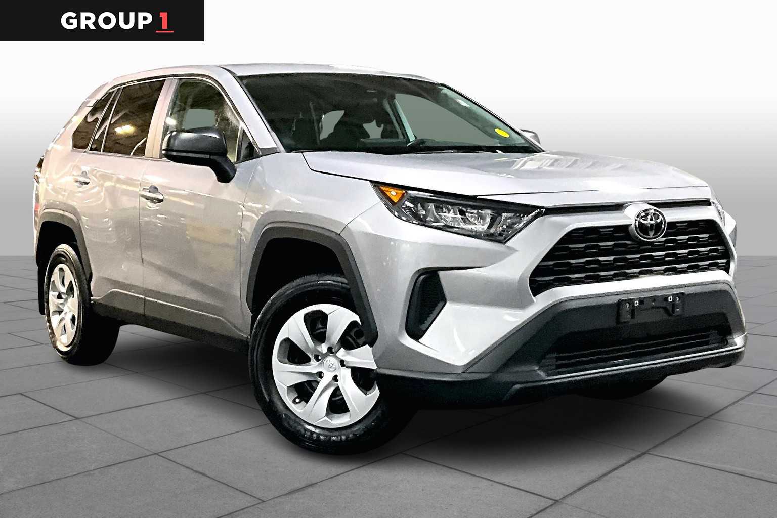 2022 Toyota RAV4 LE photo 2