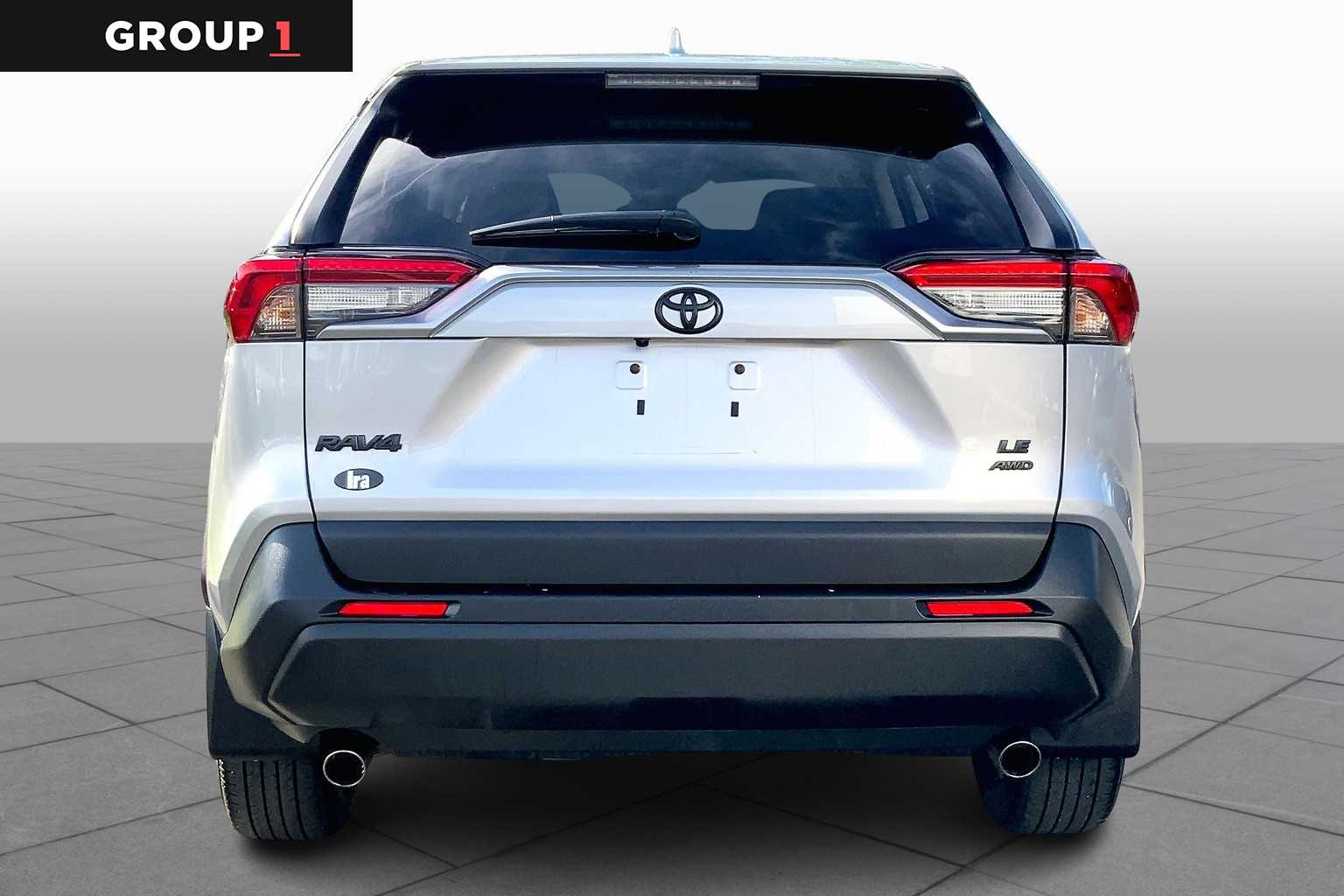 2022 Toyota RAV4 LE photo 4