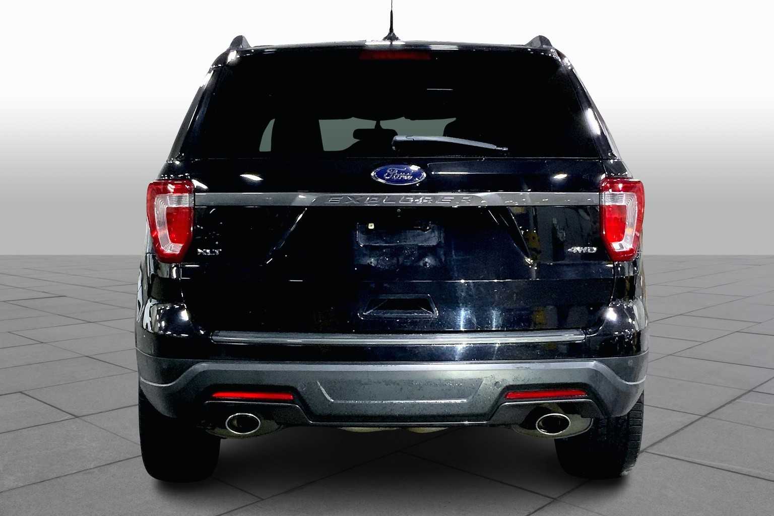 2018 Ford Explorer XLT photo 4