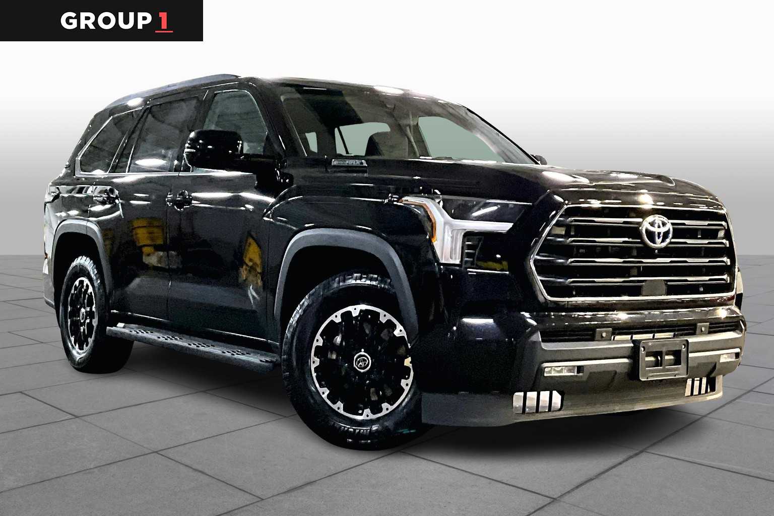 2023 Toyota Sequoia SR5 photo 2