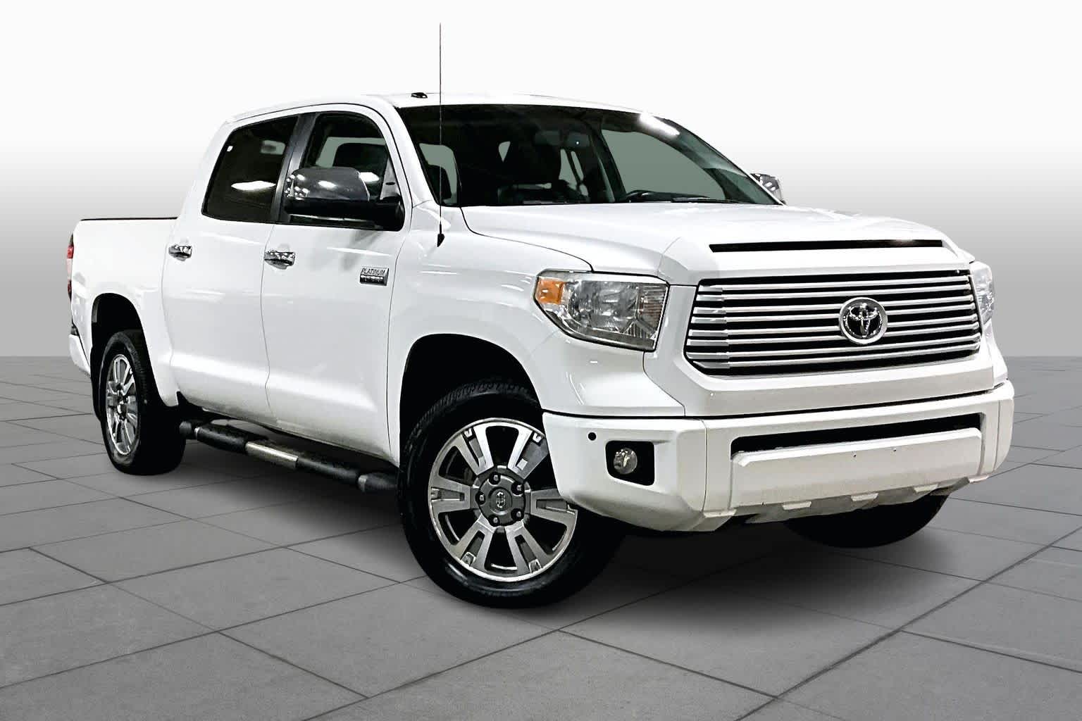 2017 Toyota Tundra Platinum CrewMax photo 2