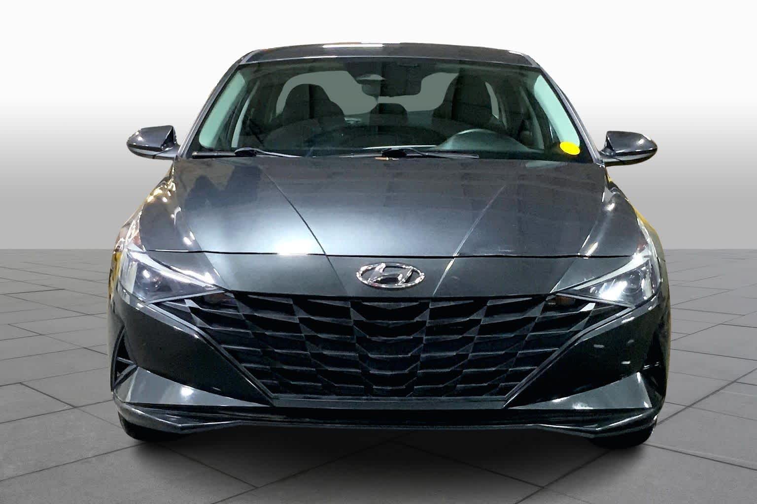 2021 Hyundai Elantra SEL photo 3