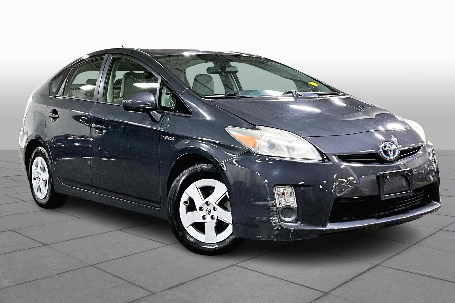 2010 Toyota Prius Three photo 2
