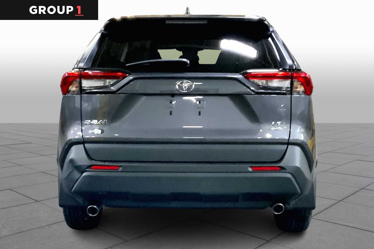 2022 Toyota RAV4 LE photo 4