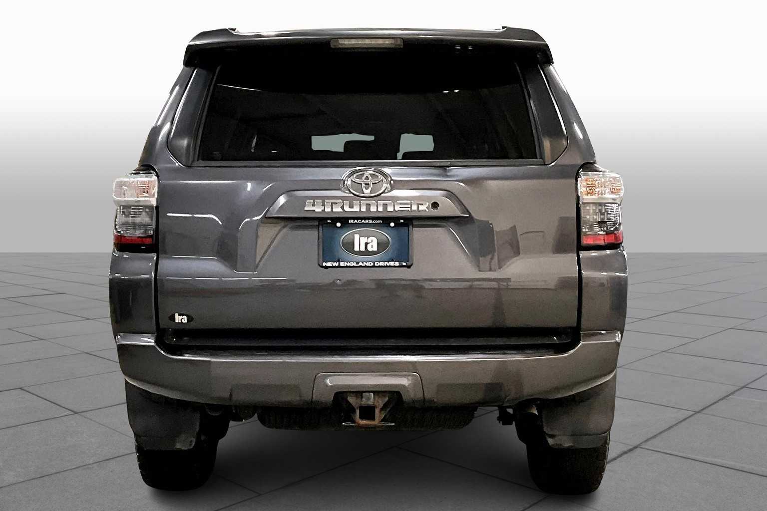 2020 Toyota 4Runner SR5 photo 4