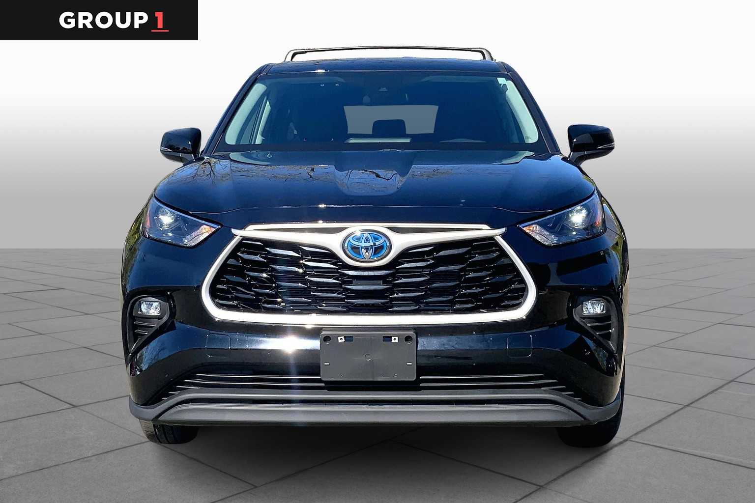2023 Toyota Highlander Hybrid LE photo 2
